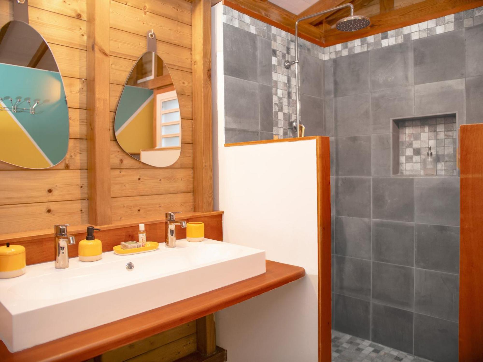 Bungalows Ti Lodge Martinique - Pres De La Plage Avec Jacuzzi Prive Sainte-Luce Exterior foto